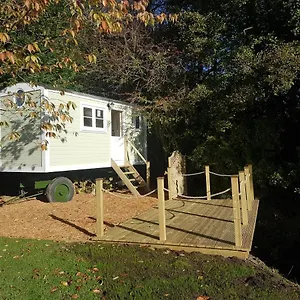 Waterside Shepherds Hut Chalet York