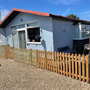 Pebbles 144 South Shore 2 Bed 2 Dog Friendly, Sleeps 4 Chalet Bridlington